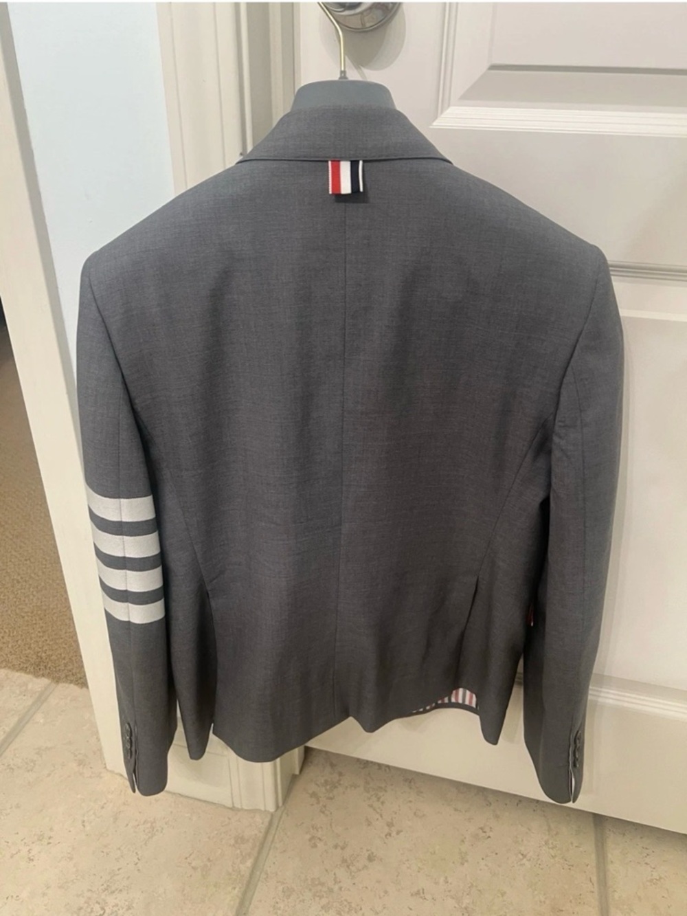 THOM BROWNE PLAIN WEAVE 4-BAR HIGH ARMHOLE SPORT COAT Sz.46 Women’s - Picture 3 of 4